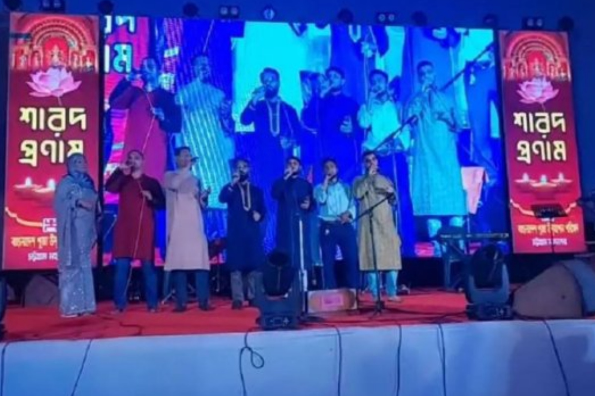 পূজামণ্ডপে ইসলামি গান পরিবেশনা, ফেসবুকে আলোচনা-সমালোচনা