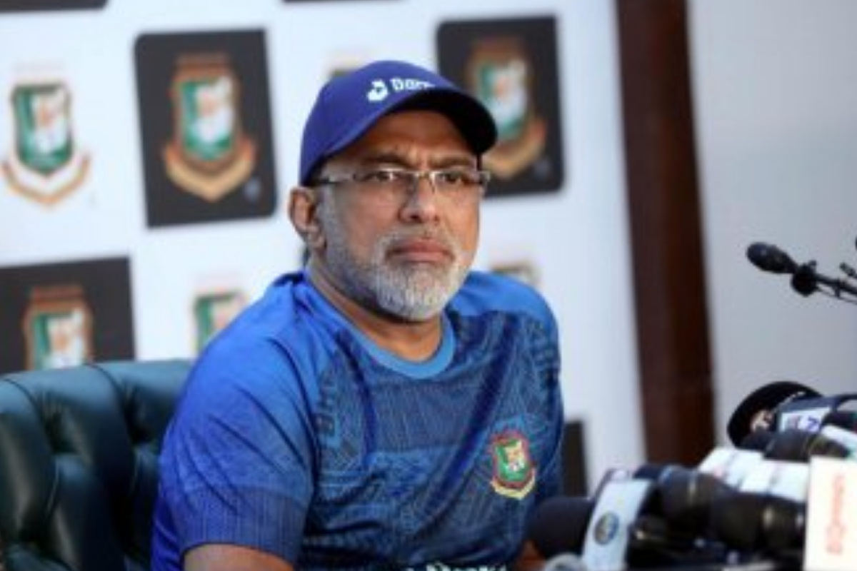 বরখাস্ত হচ্ছেন হাথুরুসিংহে, নতুন কোচ ফিল সিমন্স