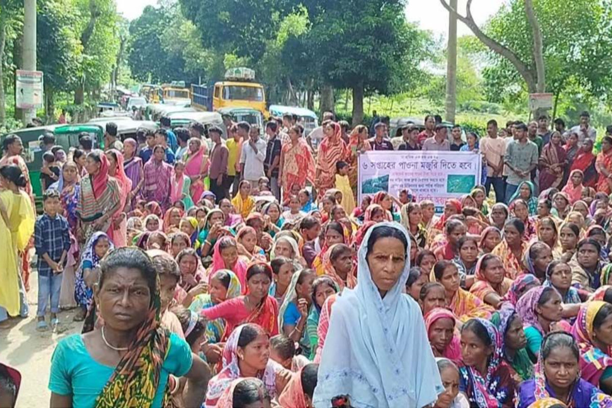 চুনারুঘাটে চা শ্রমিকদের সড়ক অবরোধ