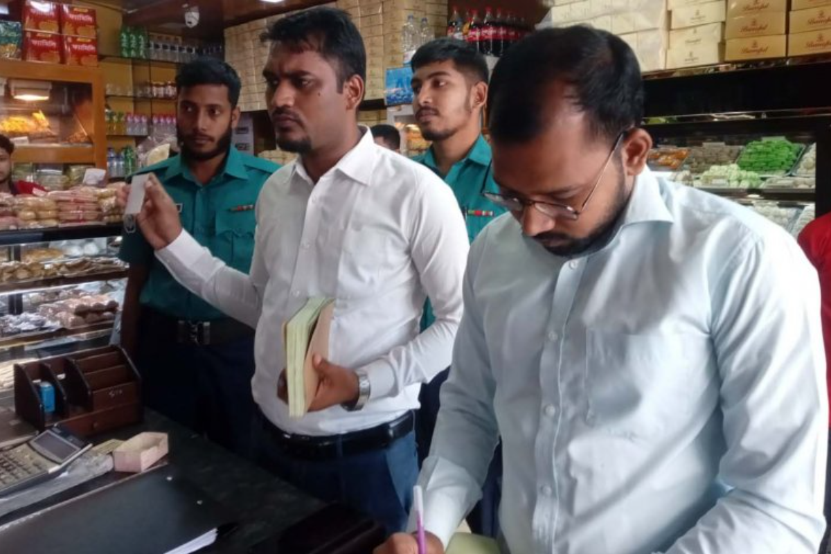 চট্টগ্রামে বনফুলের মিষ্টিতে পোকা পাওয়ায় জরিমানা