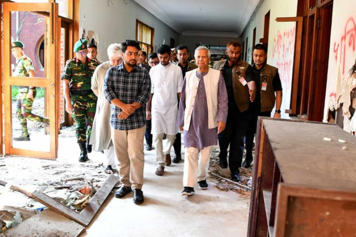গণভবন পরিদর্শন করলেন প্রধান উপদেষ্টা, দিলেন জাদুঘর নির্মাণের নির্দেশনা