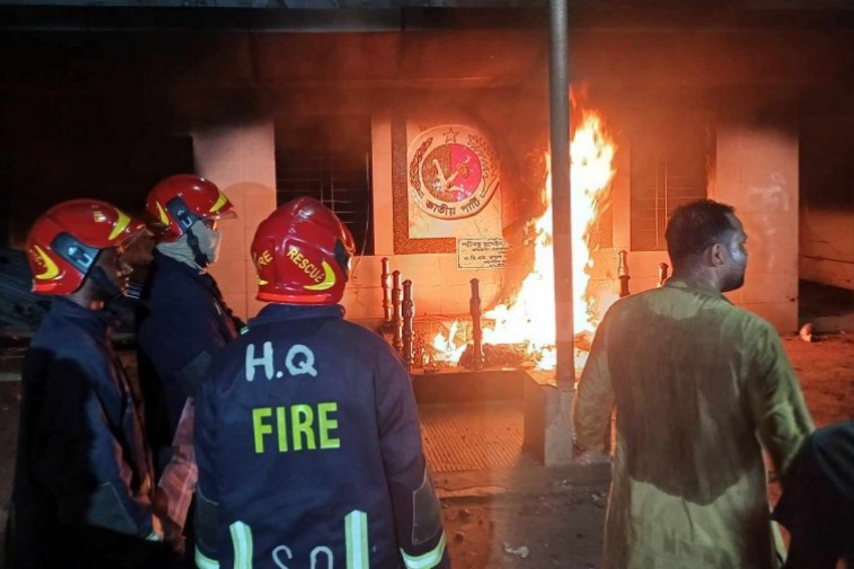 জাতীয় পার্টির কেন্দ্রীয় কার্যালয়ে অগ্নিসংযোগ