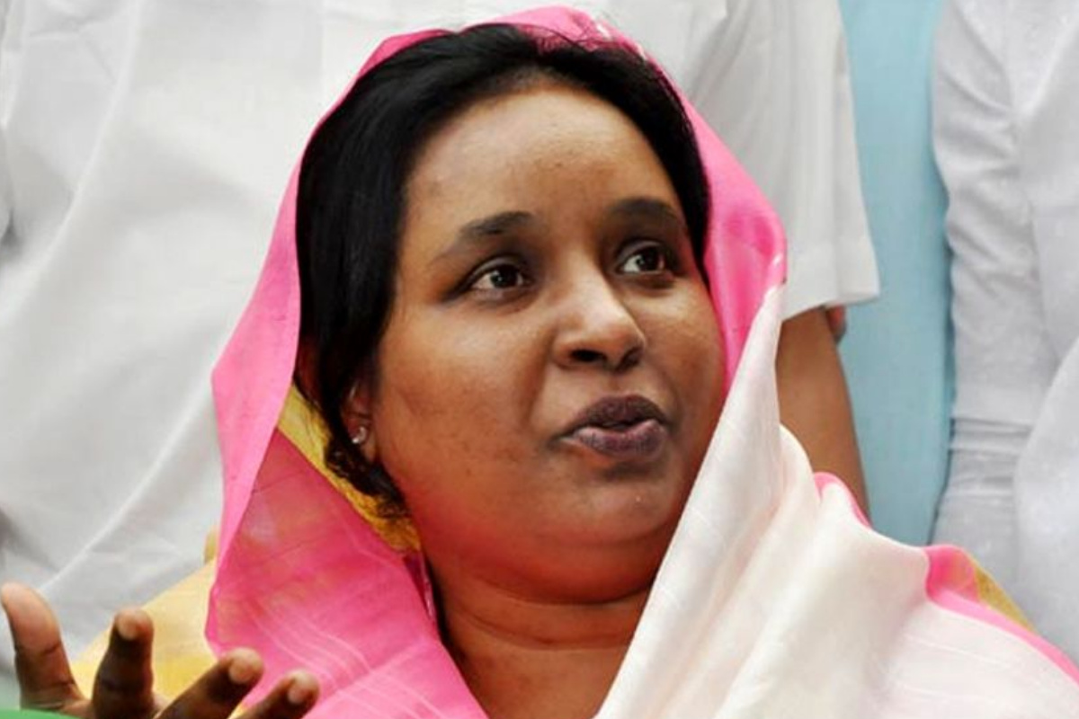 আইভীর দেশত্যাগে নিষেধাজ্ঞা