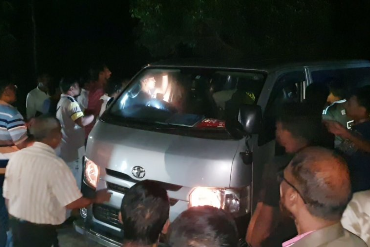 নওগাঁয় সন্ত্রাসীদের হামলায় তিন ভাই গুলিবিদ্ধ