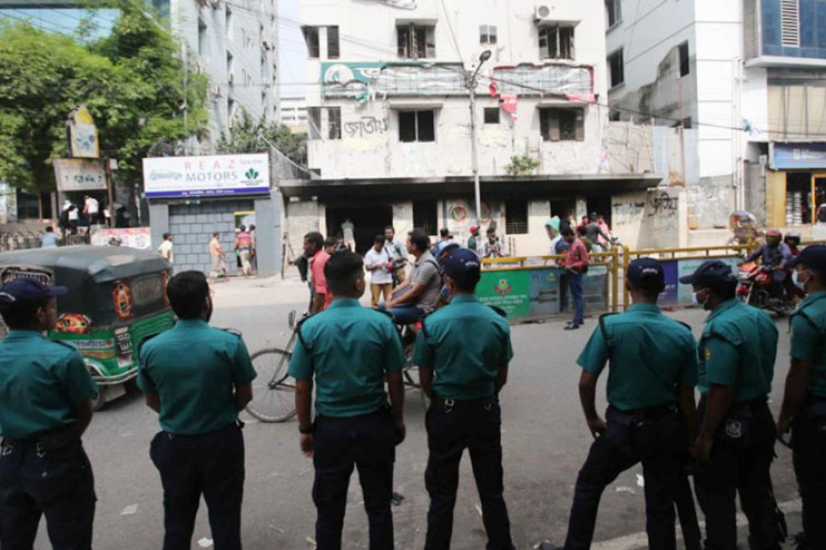 জাতীয় পার্টি কার্যালয়ের সামনে অতিরিক্ত পুলিশ মোতায়েন