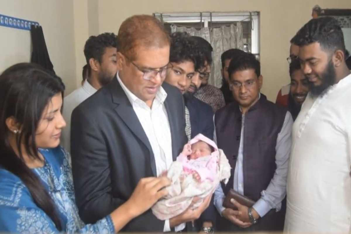 জুলাই বিপ্লবে শহিদের সদ্যোজাত সন্তানের দায়িত্ব নিলেন ডিসি