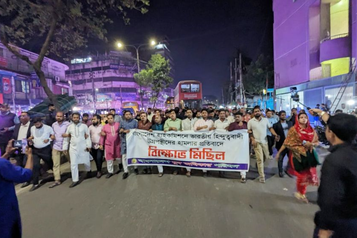 বাংলাদেশ হাইকমিশনে হামলার প্রতিবাদে ঢাকায় বিক্ষোভ মিছিল