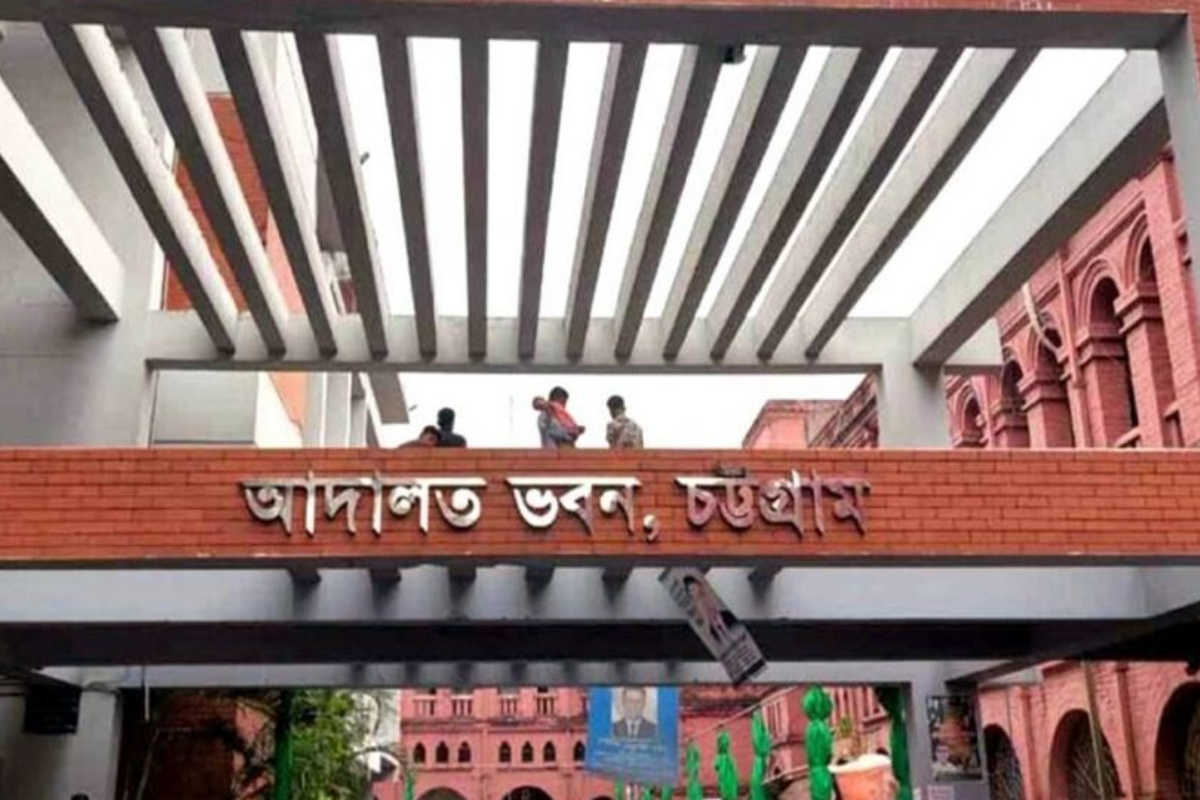চট্টগ্রাম আদালত থেকে গায়েব হওয়া ৯ বস্তা নথি মিলল ভাঙারির দোকানে