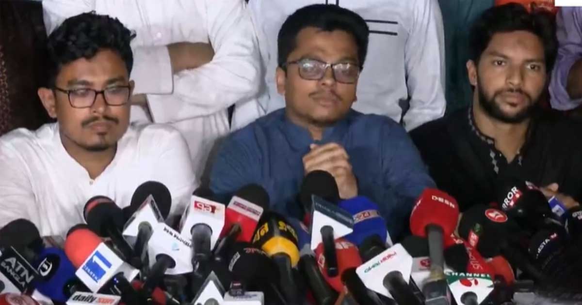 জুরুরি সংবাদ সম্মেলনে কথা বলছেন সাদিক-ফরহাদ