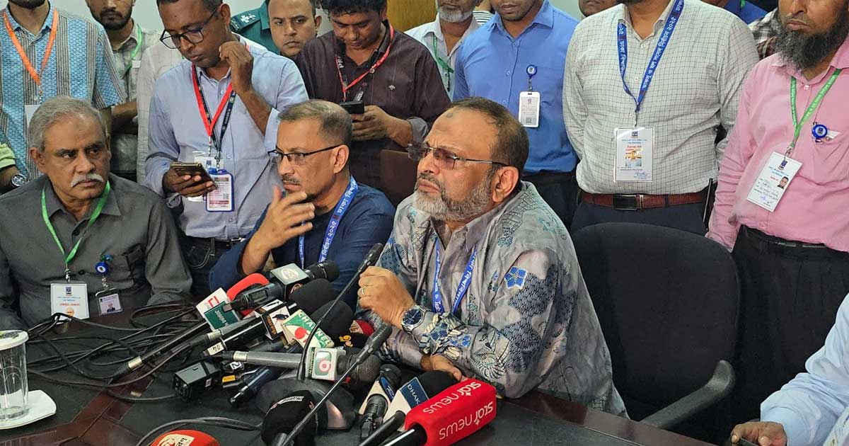আমি কোনো দলের নই, কখনো রাজনীতি করিনি: ঢাবি উপাচার্য