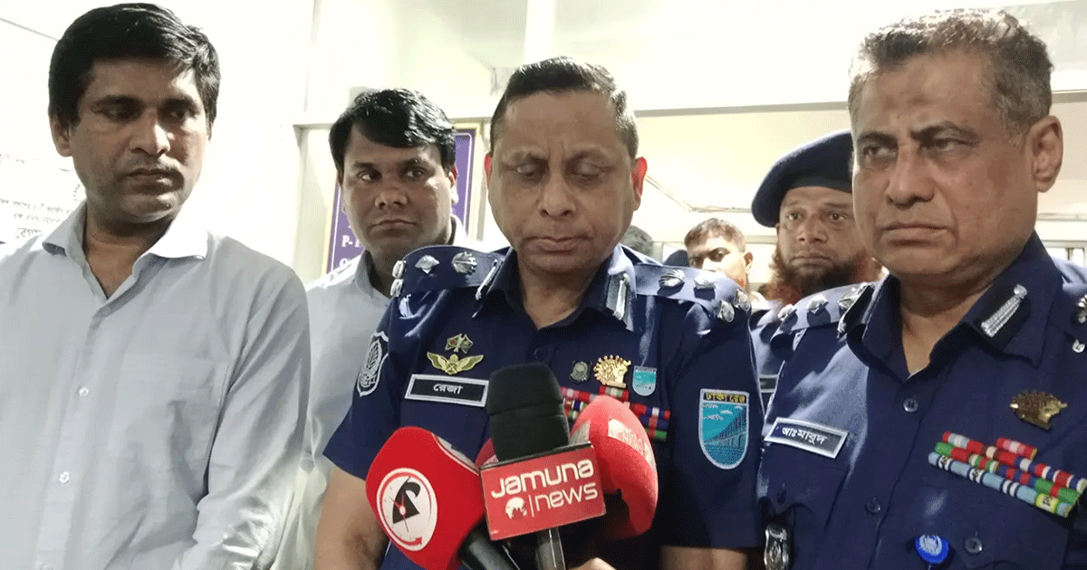 ভাঙ্গায় হামলায় ক্ষতিগ্রস্ত অফিস-আদালত পরিদর্শন করলেন ডিআইজি রেজাউল