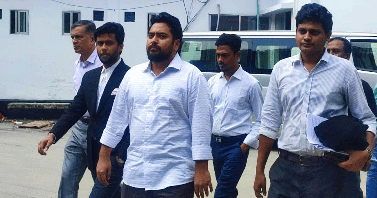 শেখ হাসিনার বিরুদ্ধে মানবতাবিরোধী অপরাধ মামলায় দ্বিতীয় দিনের মতো সাক্ষ্য দিচ্ছেন নাহিদ ইসলাম