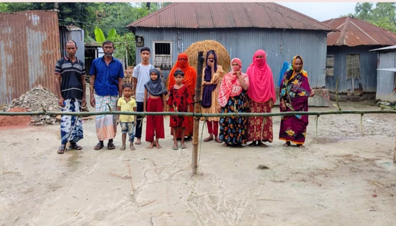 জমি বিরোধে ২৬ পরিবার অবরুদ্ধ: বেতুয়া গ্রামে মানবেতর জীবন