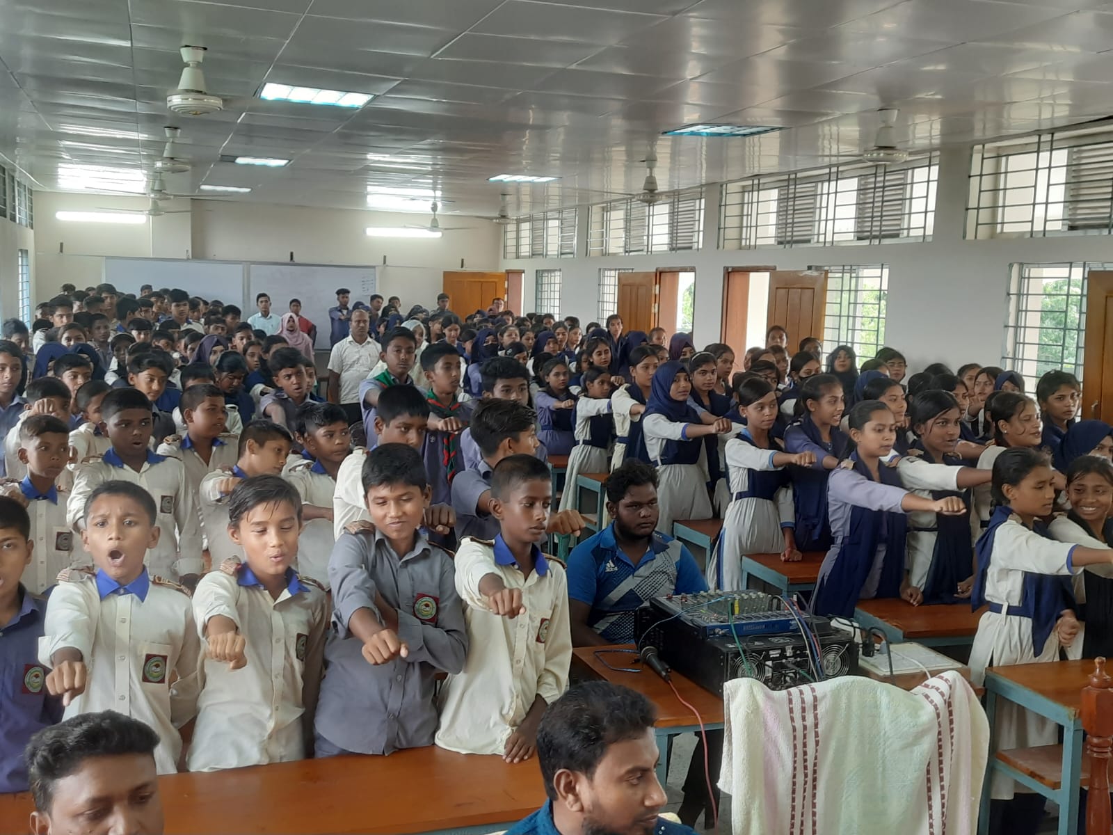 লোহাগড়ায় দুর্নীতিবিরোধী শপথ নিলো দুই শতাধিক শিক্ষার্থী