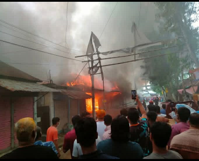 কালিয়াকৈর ভয়াবহ অগ্নিকান্ডে ১১দোকান পুড়ে ছাই