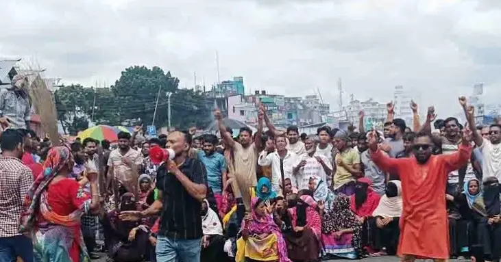 ভাঙ্গায় বিক্ষোভে থানায় হামলা-ভাঙচুর