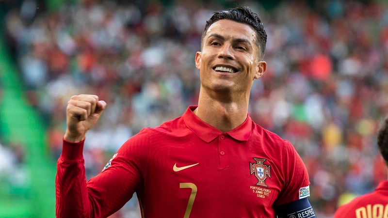রোনালদোকে ‘সর্বকালের সেরা’ ঘোষণা