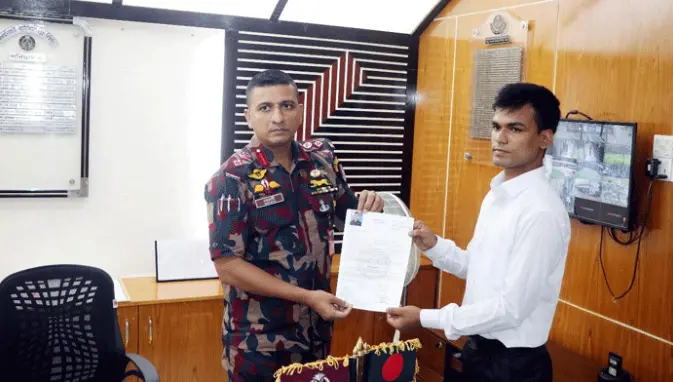 বিজিবিতে চাকরি পেলেন সীমান্তে বিএসএফের হত্যাকান্ডে নিহত ফেলানীর ছোট ভাই