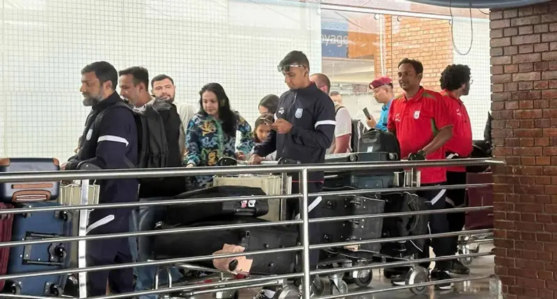 বিশেষ ফ্লাইটে দেশে ফিরলেন জামালরা