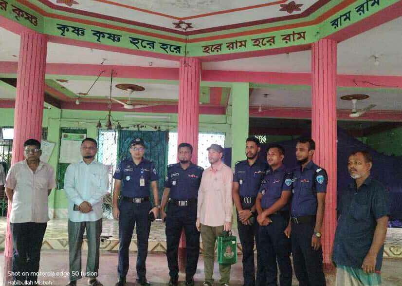 রাজস্থলীতে সনাতন ধর্মাবলম্বীদের পূজামণ্ডপ পরিদর্শন করেছেন এএসপি নুরুল আমিন