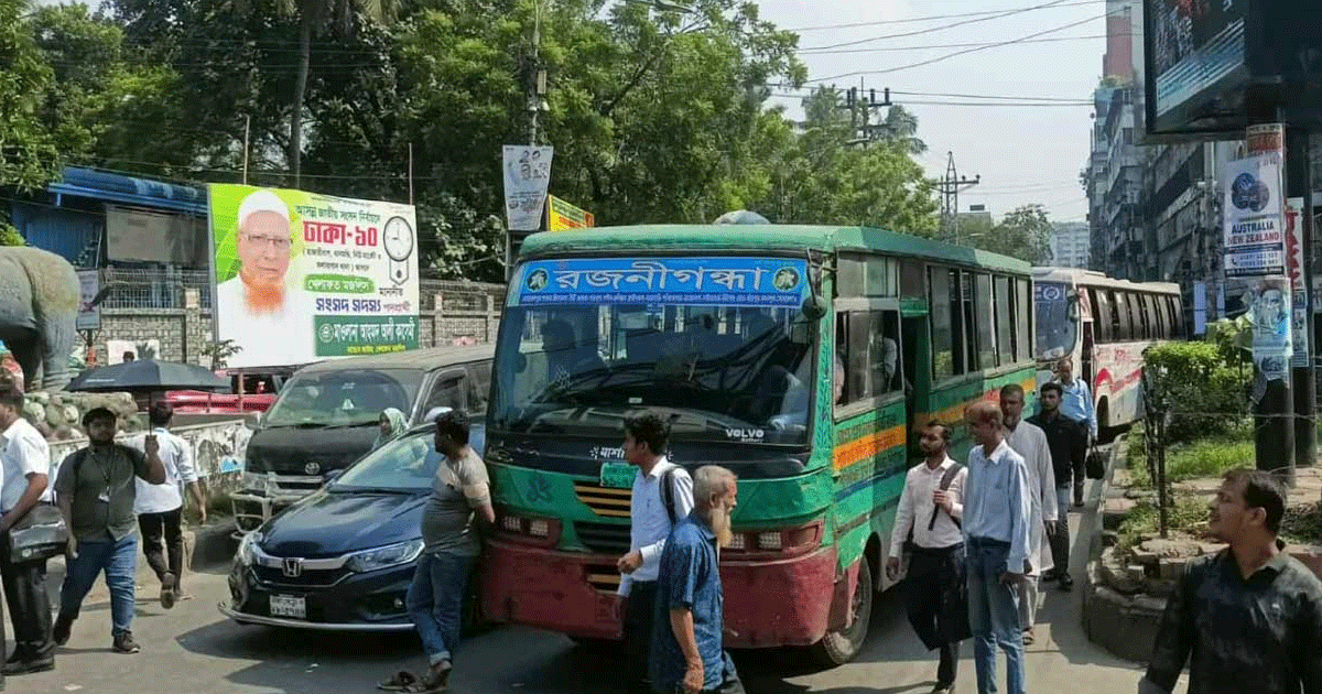 অধ্যক্ষের অনুরোধে সড়ক অবরোধ প্রত্যাহার, যান চলাচল স্বাভাবিক