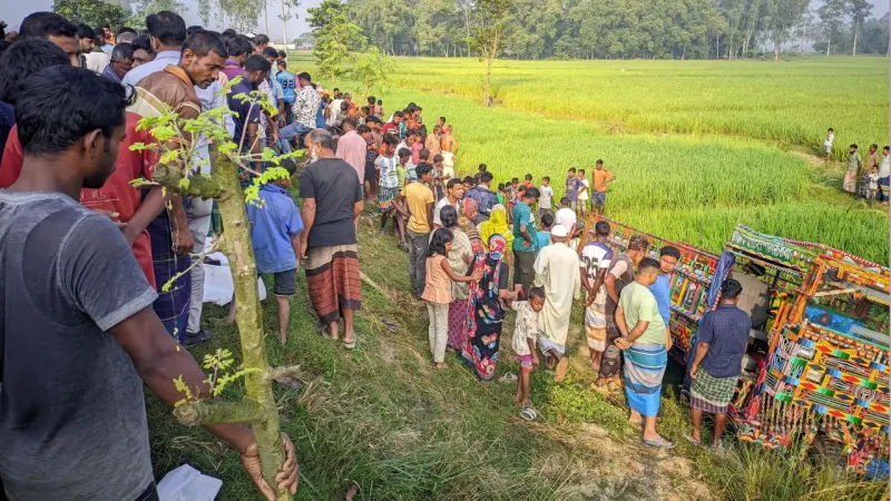 ধামইরহাটে গরু বোঝাই ভটভটি খাদে পড়ে দুইজনের মৃত্যু ধামইরহাটে গরু বোঝাই ভটভটি খাদে পড়ে দুইজনের মৃত্যু