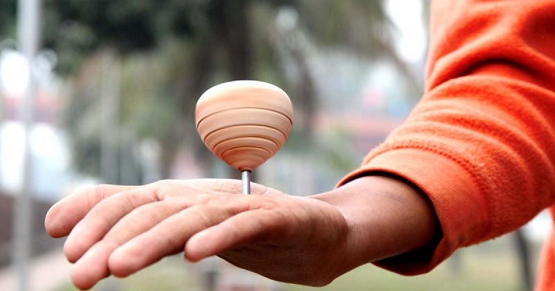 লাটিম কেবল একটি খেলা নয়; এটি ছিল শৈশবের আনন্দ