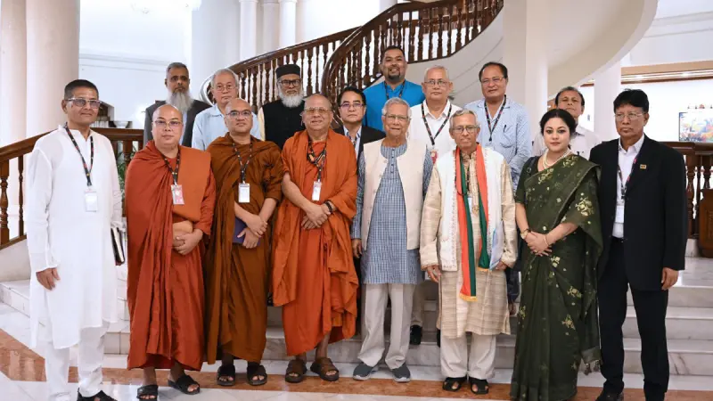 প্রবারণা পূর্ণিমা উপলক্ষে প্রধান উপদেষ্টার সঙ্গে বৌদ্ধ নেতৃবৃন্দের শুভেচ্ছা বিনিময়