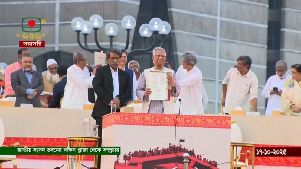 জুলাই জাতীয় সনদে স্বাক্ষর করলেন অধ্যাপক মুহাম্মদ ইউনূসসহ রাজনৈতিক নেতারা